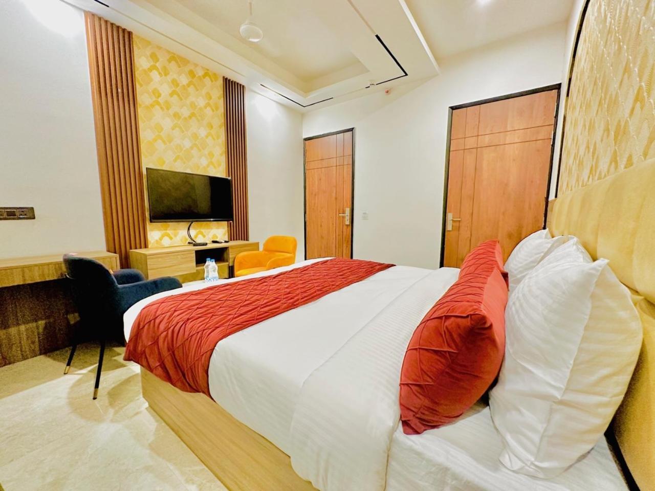 Hotel Hsp Plaza Neu-Delhi Exterior foto